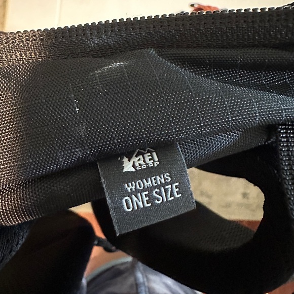 REI Trail 25 Hiking Backpack *like new* - Picture 3 of 5